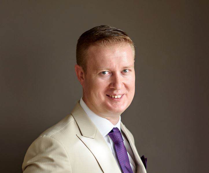 Propesyonal na headshot ni Rainer Rhedey - Isentia CTO